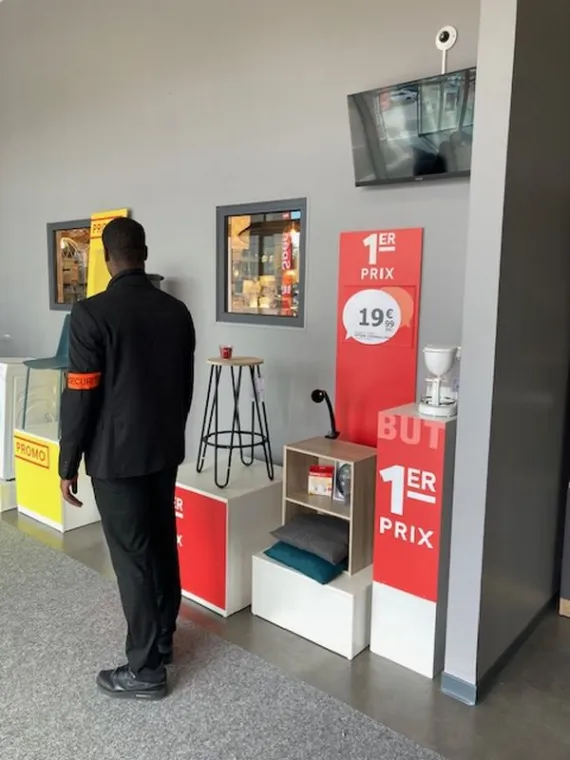 SAMA SECURITY en mission au magasin d'ameublement BUT à Sequedin, Béthune, SARL SAMA SECURITY